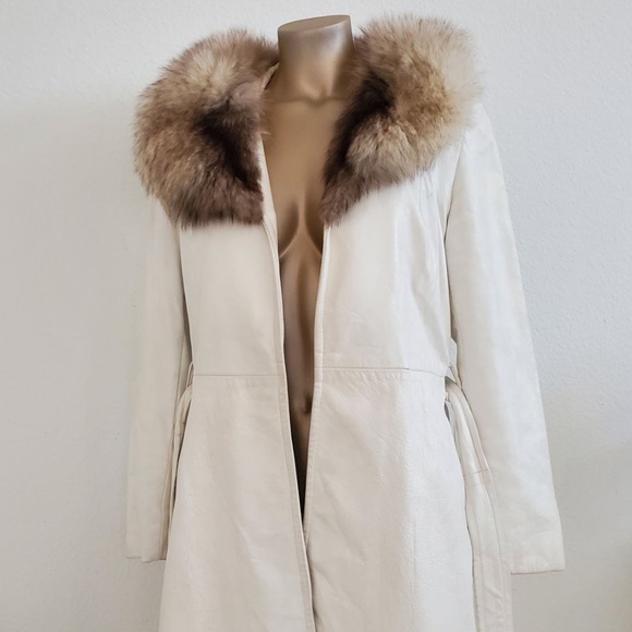 Long leather white coat with genuine fur collar - Picture 5 of 7